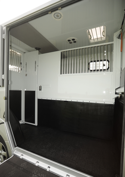 Interieur camion TransEquin chauffeur